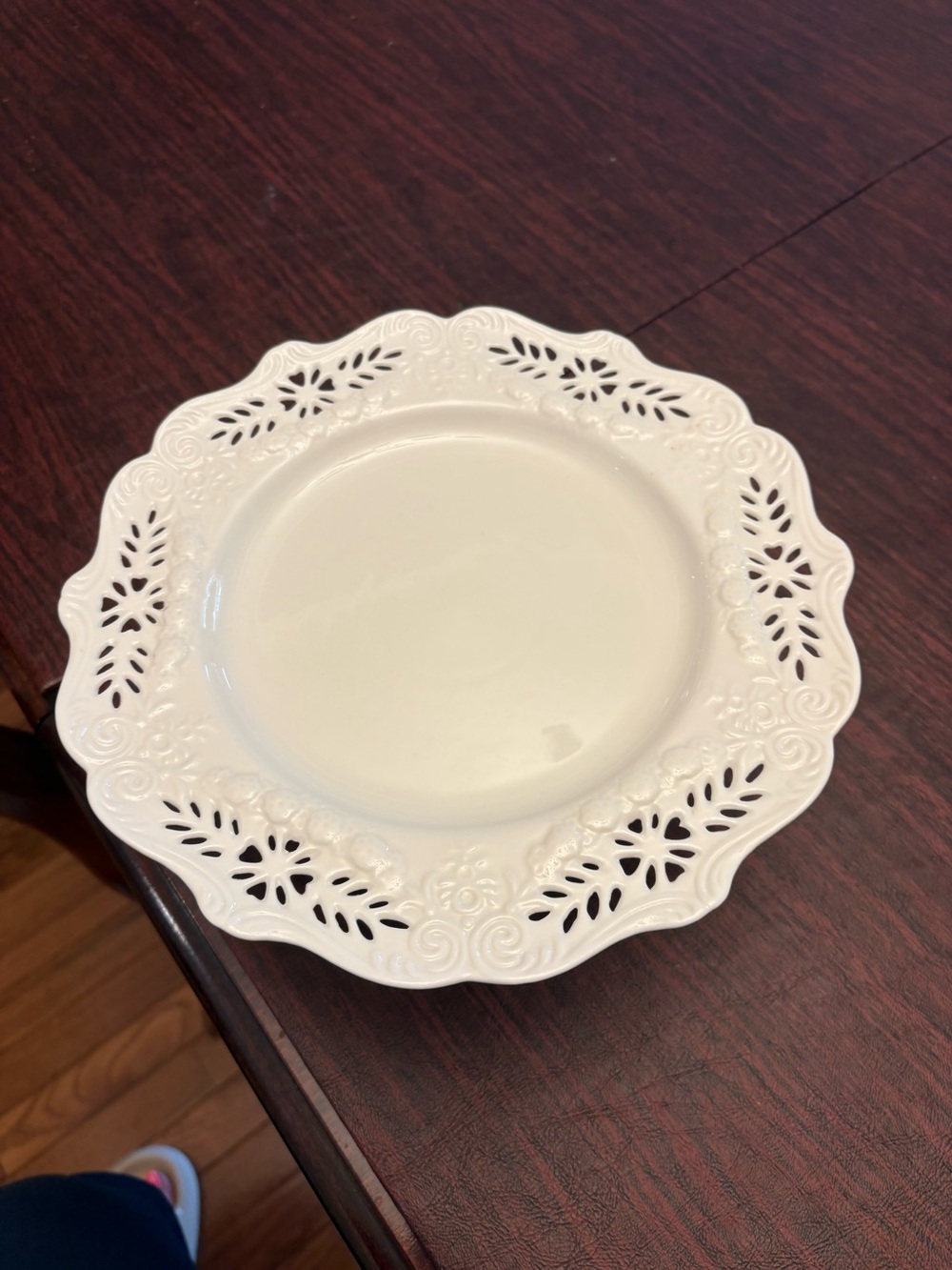 Classic White Ceramic Decorative cake Plate with Pierced Lace Rim